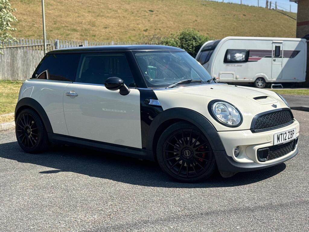 MINI Hatch — advertised vehicle